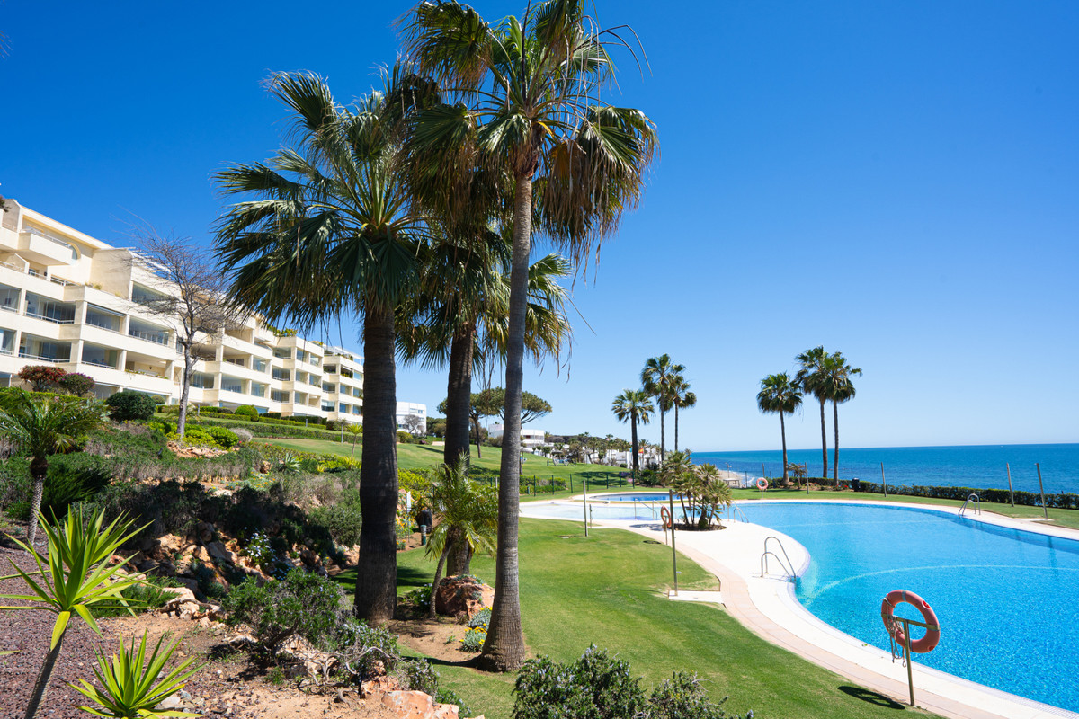 Apartment for short term rent in Cabopino, Marbella East