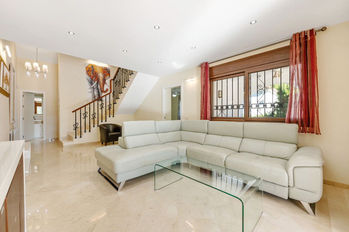 Villa for short term rent in Atalaya, Estepona East