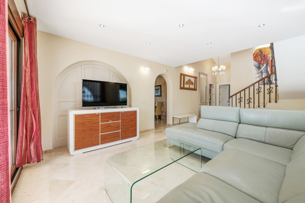 Villa for short term rent in Atalaya, Estepona East
