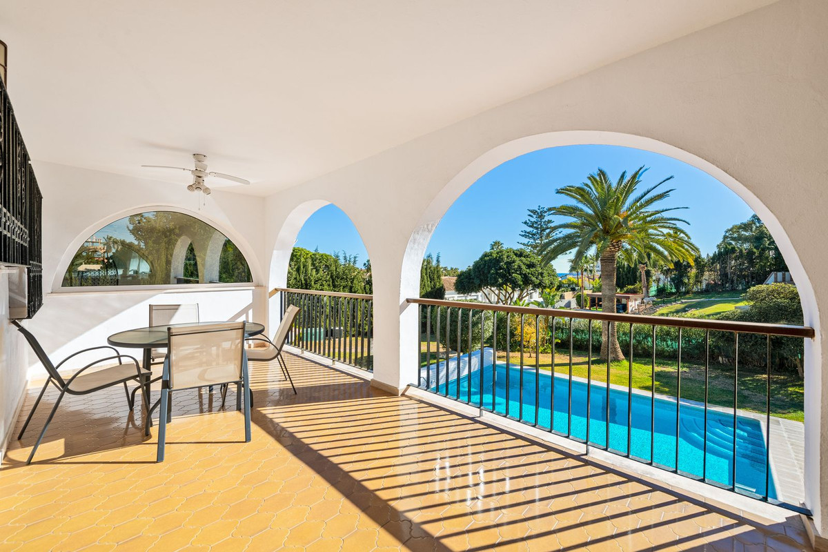 Villa for short term rent in Atalaya, Estepona East