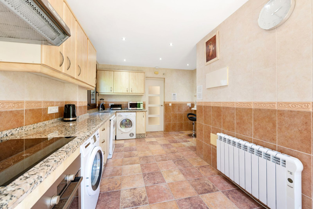 Villa for short term rent in Atalaya, Estepona East