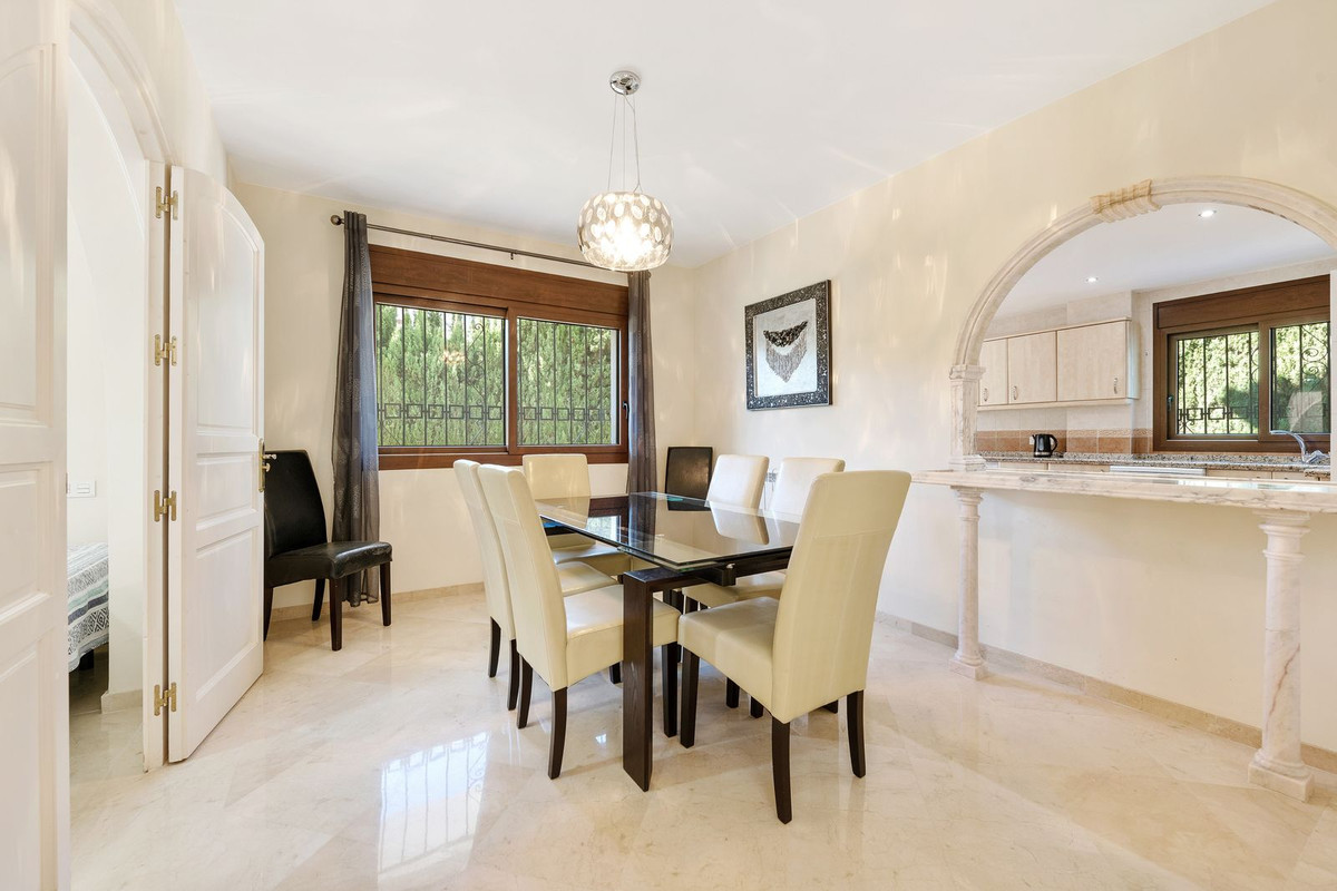 Villa for short term rent in Atalaya, Estepona East