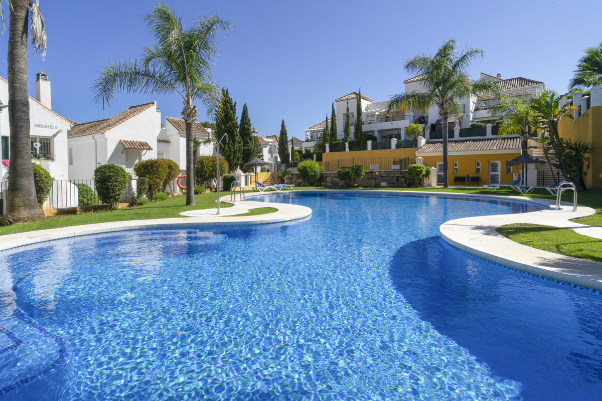 Apartment for short term rent in Nueva Andalucia, Marbella