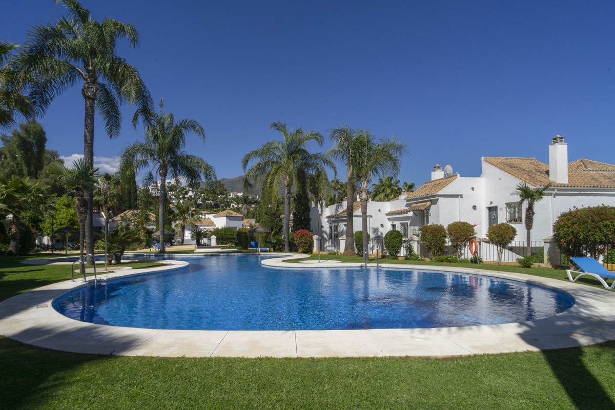 Apartment for short term rent in Nueva Andalucia, Marbella