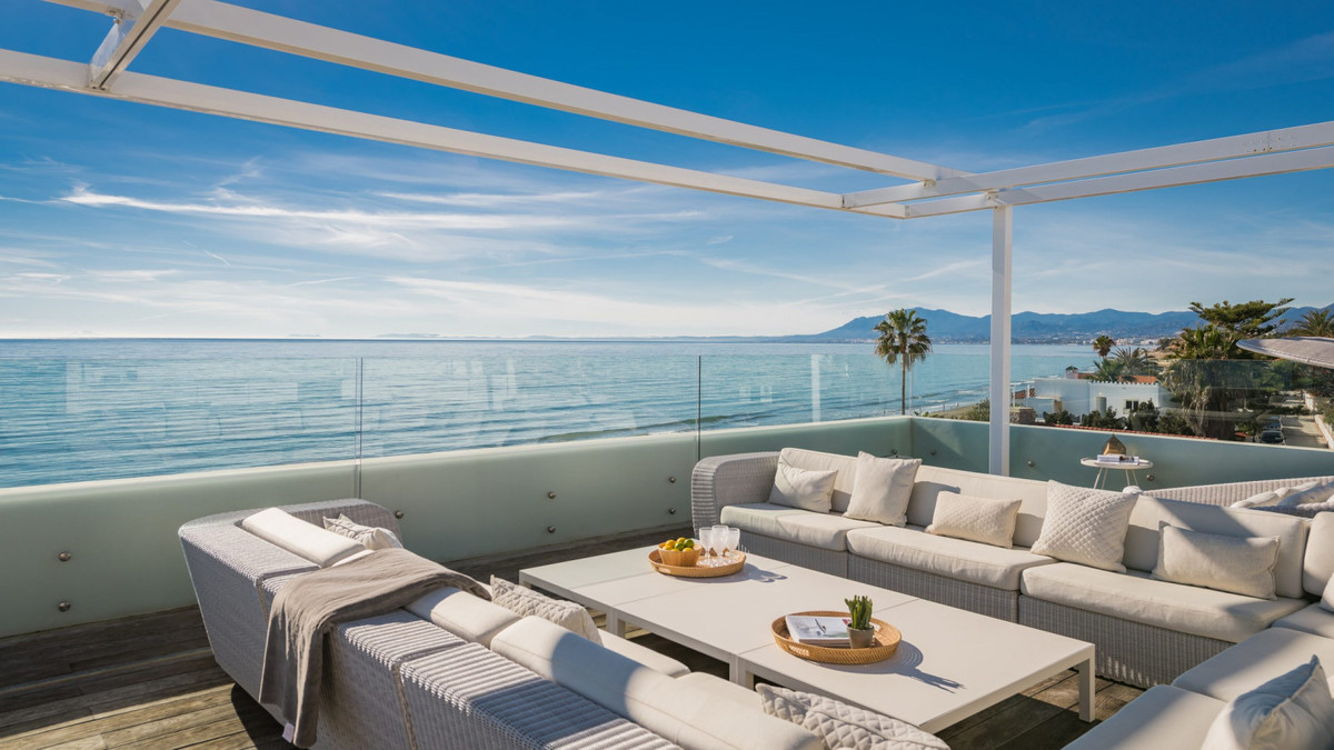 Villa for short term rent in Costabella, Marbella East