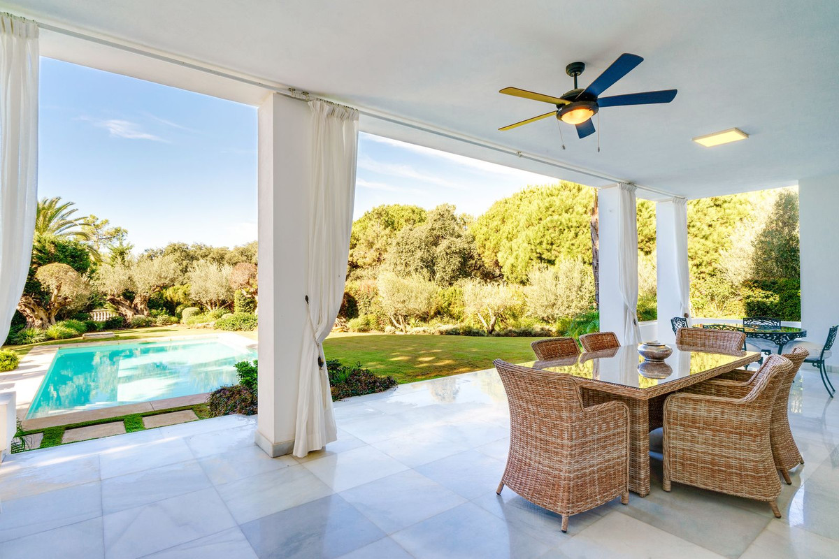 Villa for long term rent in Las Chapas, Marbella East
