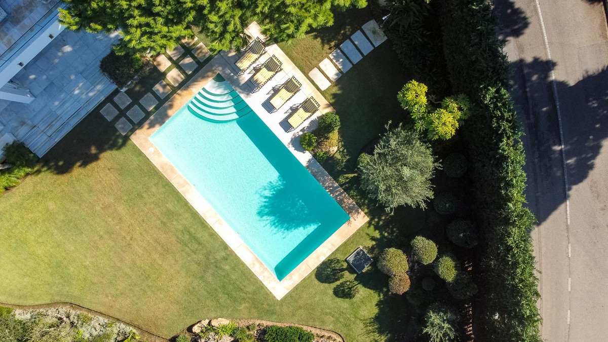 Villa for long term rent in Las Chapas, Marbella East