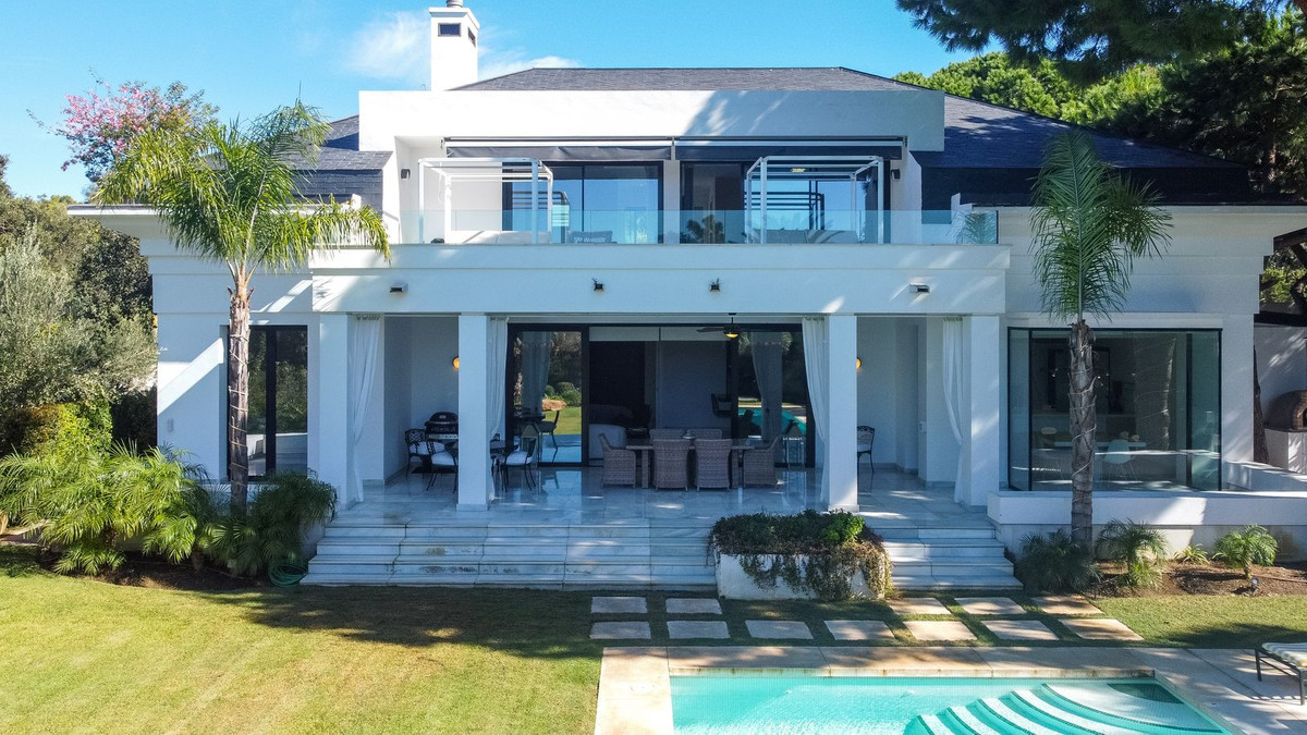 Villa for long term rent in Las Chapas, Marbella East