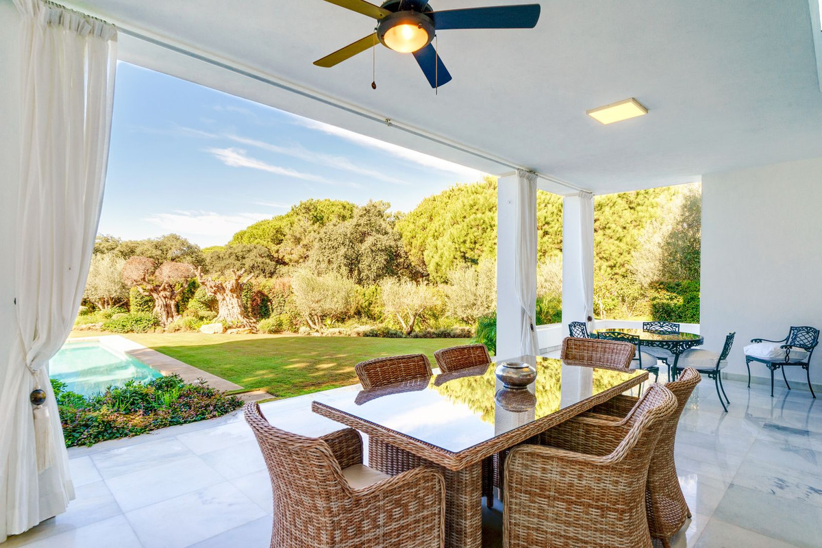 Villa for long term rent in Las Chapas, Marbella East