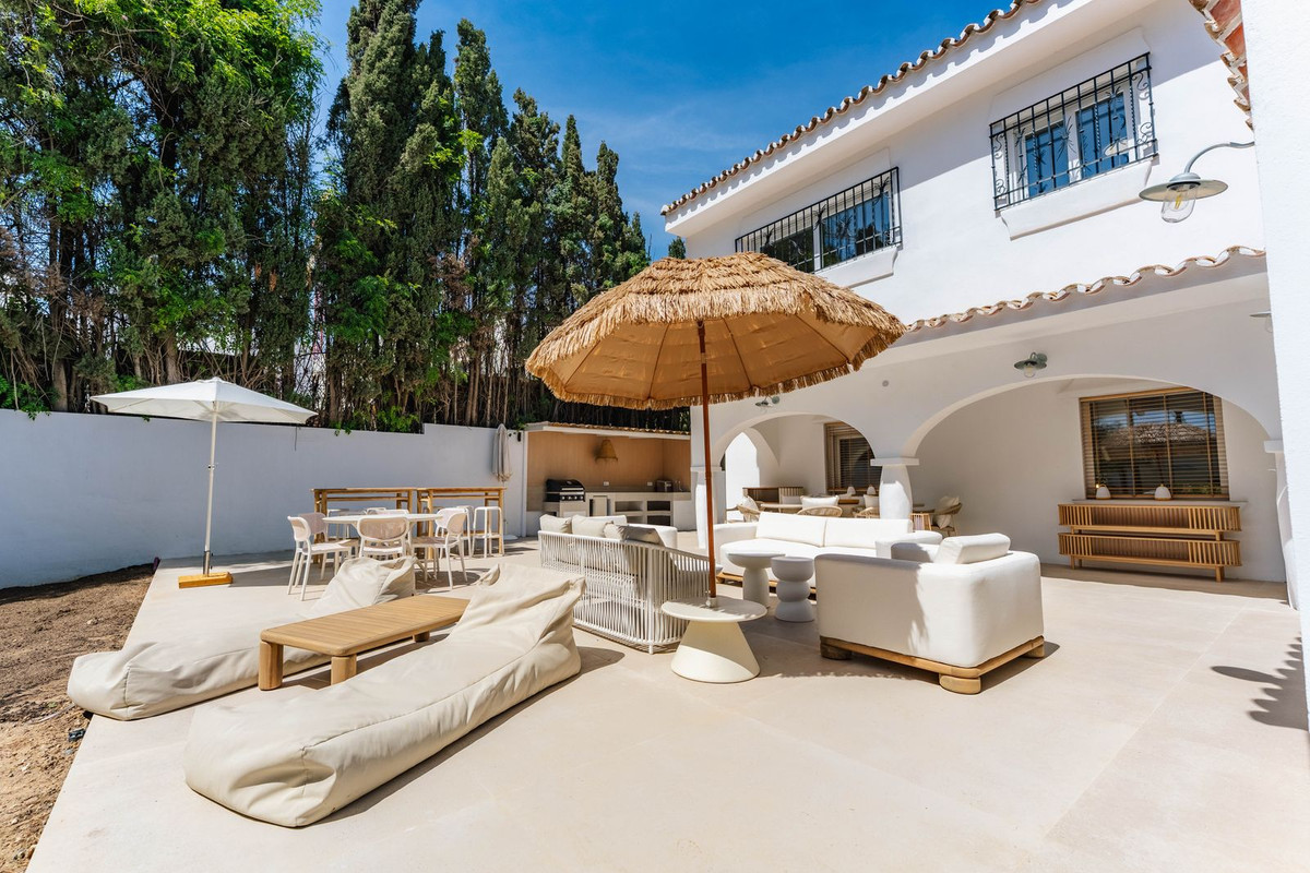 Villa for short term rent in Costabella, Marbella East