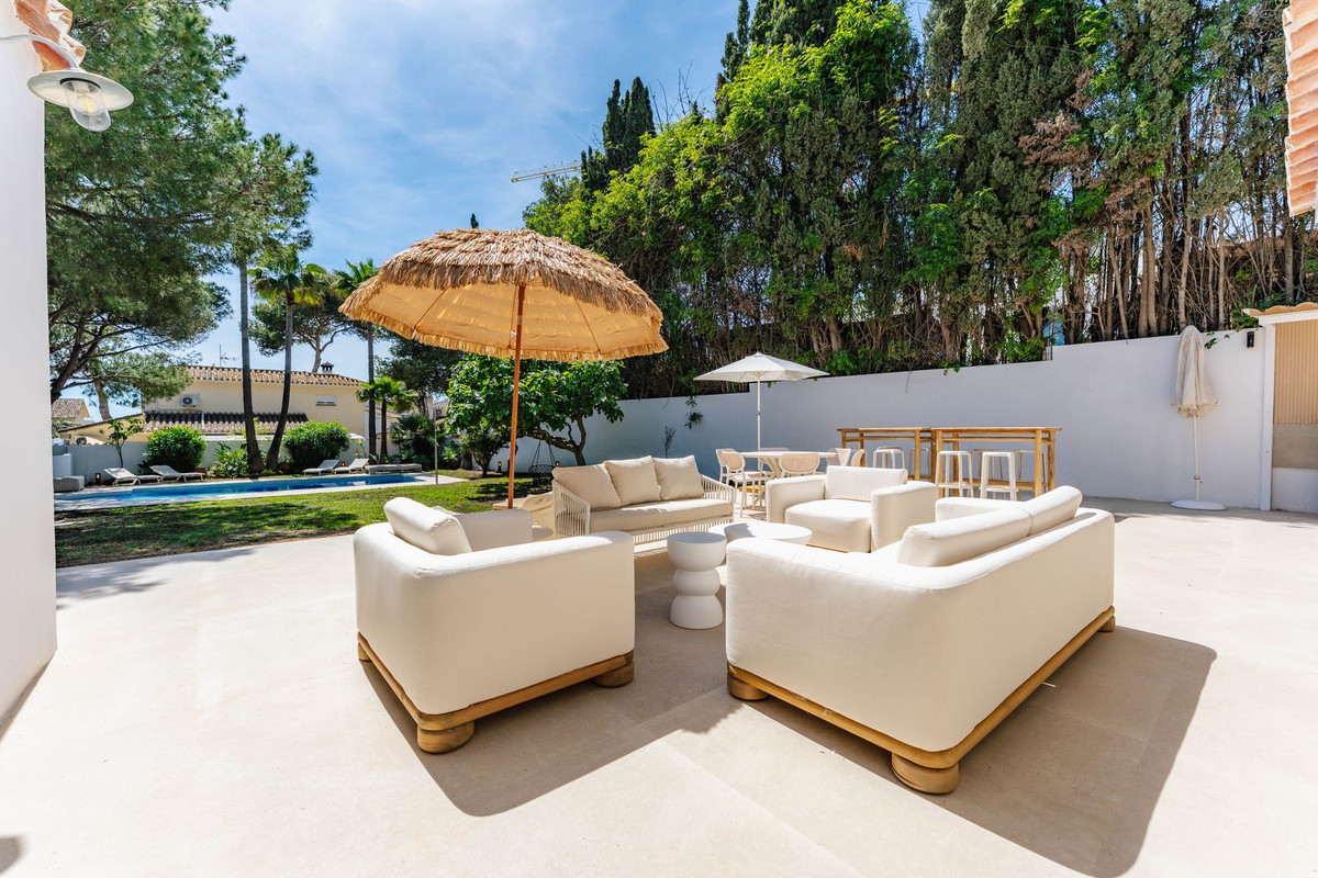Villa for short term rent in Costabella, Marbella East
