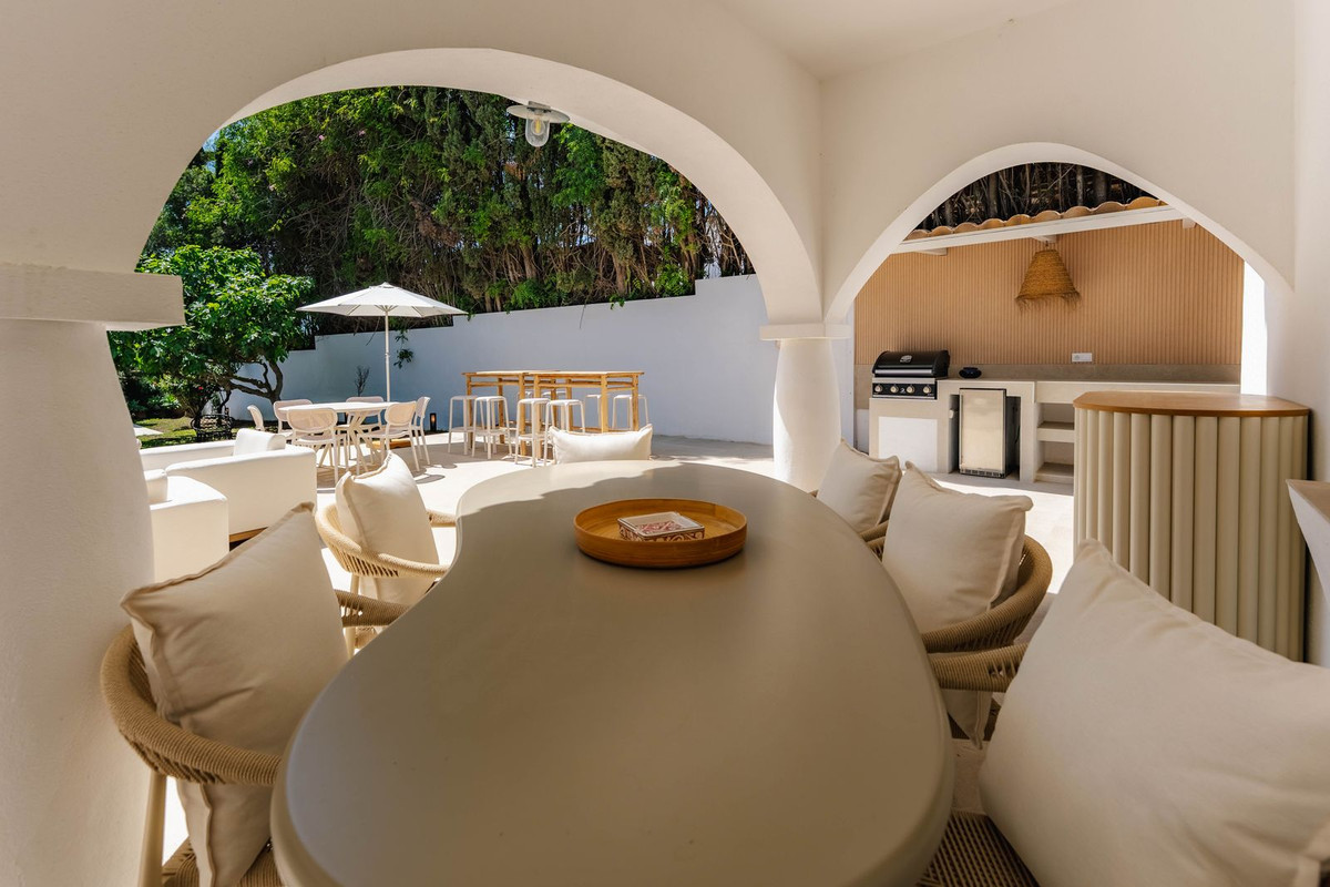 Villa for short term rent in Costabella, Marbella East