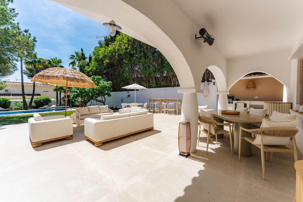 Villa for short term rent in Costabella, Marbella East