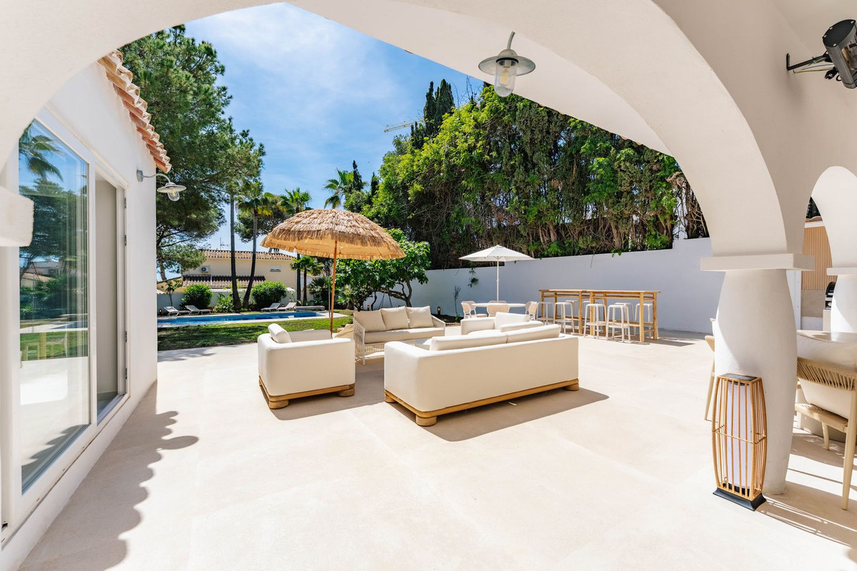 Villa for short term rent in Costabella, Marbella East