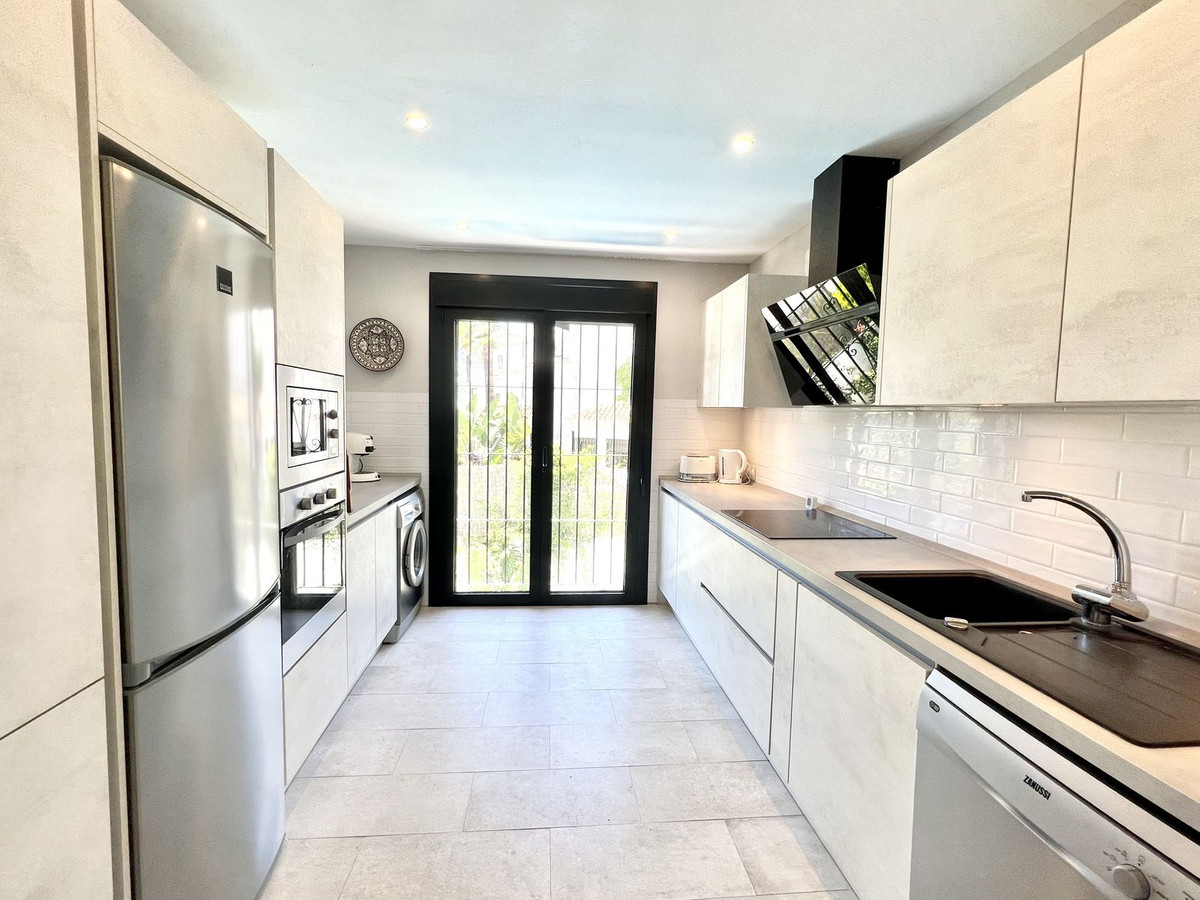 Ground Floor Apartment for rent in Elviria, Marbella East