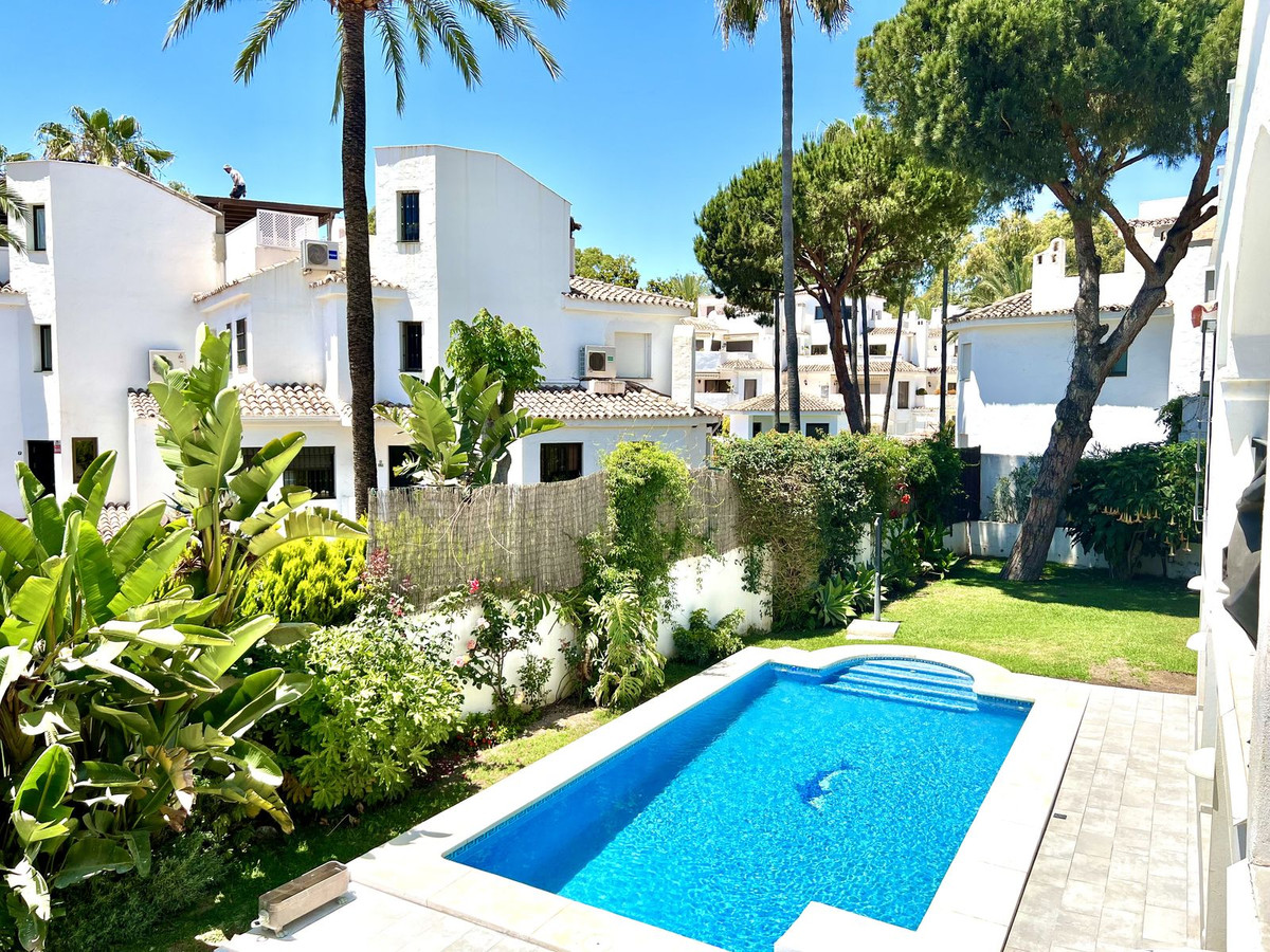 Ground Floor Apartment for rent in Elviria, Marbella East