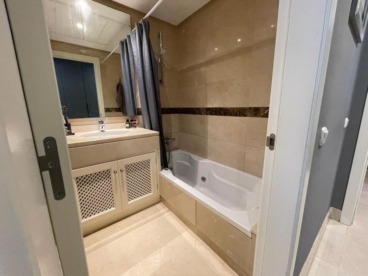 Ground Floor Apartment for short term rent in Estepona