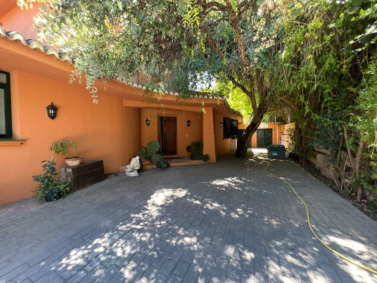 Villa for short term rent in Marbella