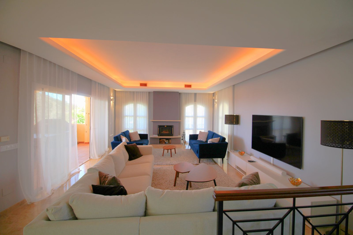 Villa for long term rent in Los Arqueros, Benahavis