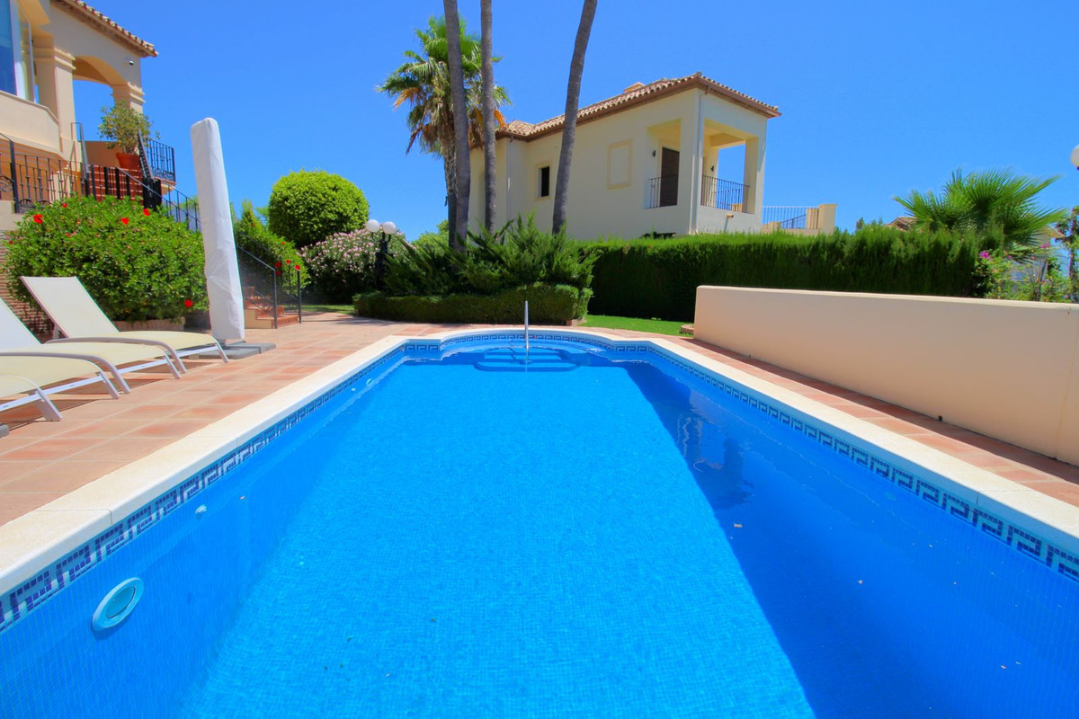 Villa for long term rent in Los Arqueros, Benahavis