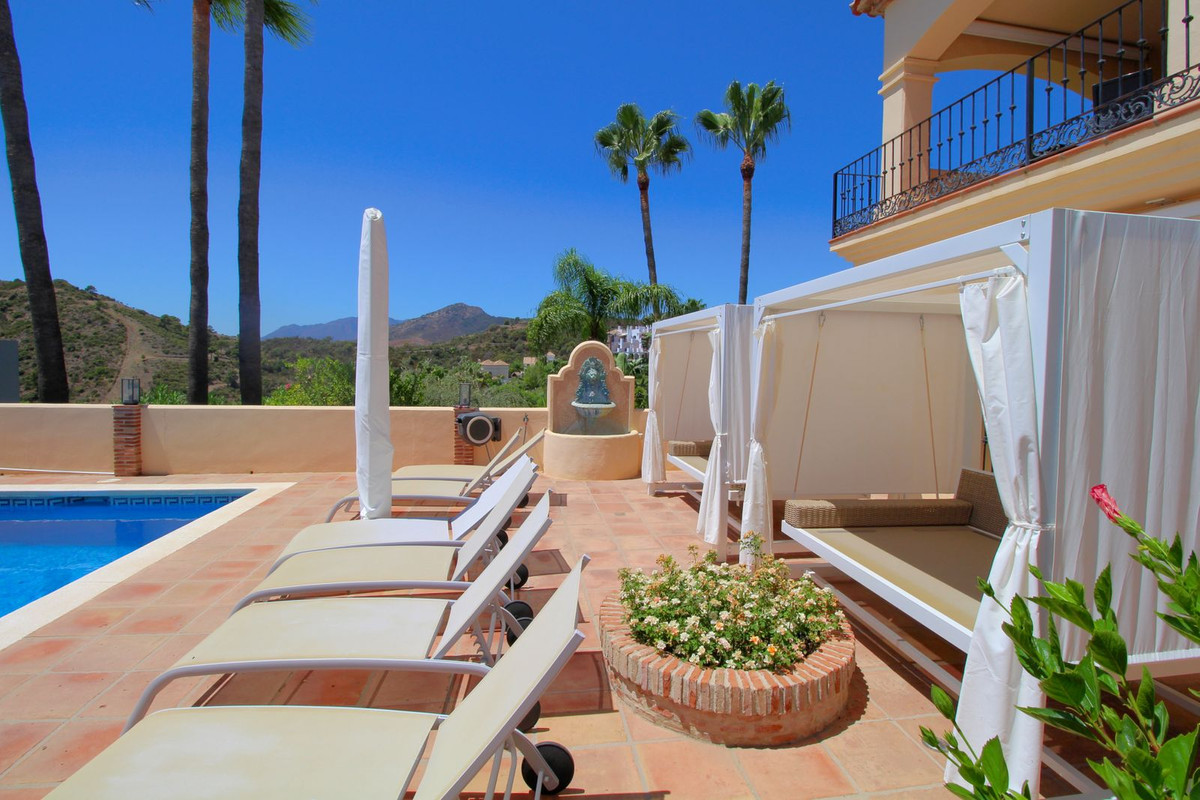 Villa for long term rent in Los Arqueros, Benahavis