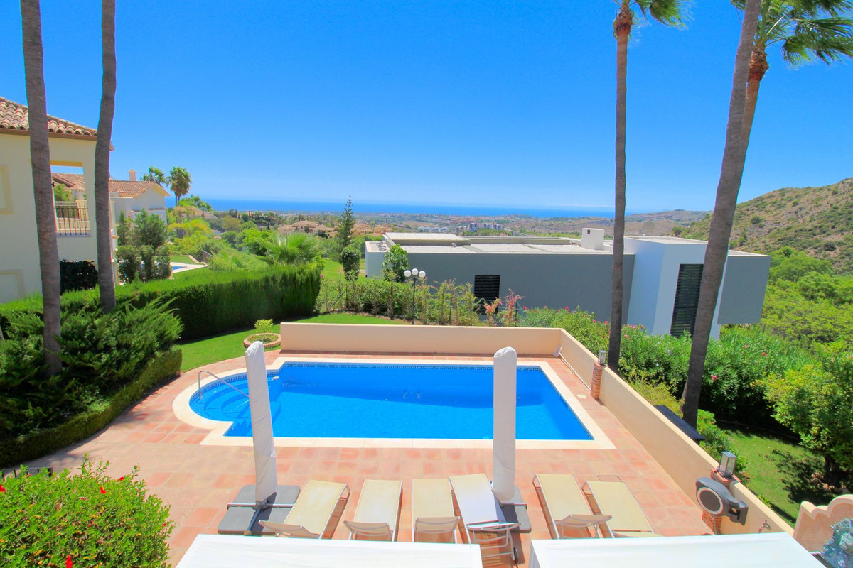 Villa for long term rent in Los Arqueros, Benahavis