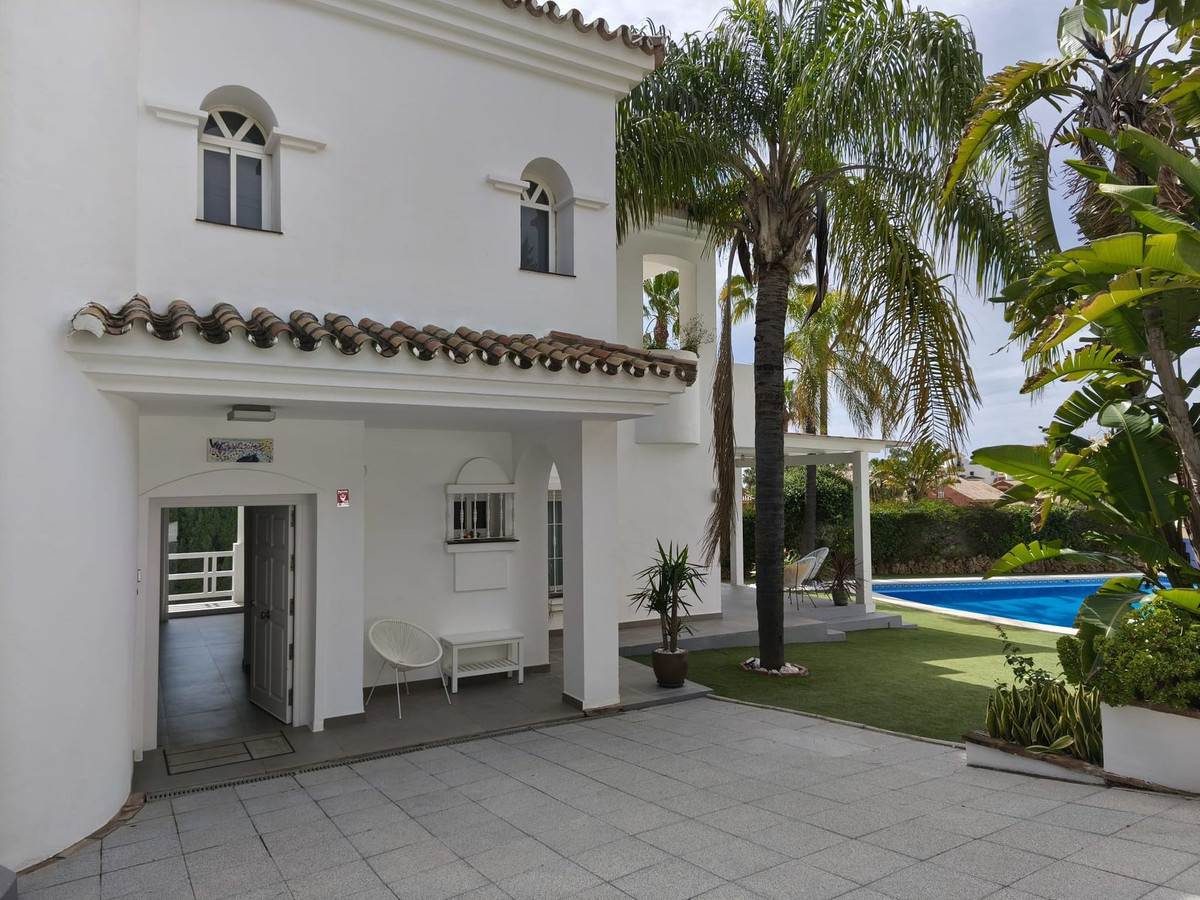 Villa for rent in Atalaya, Estepona East
