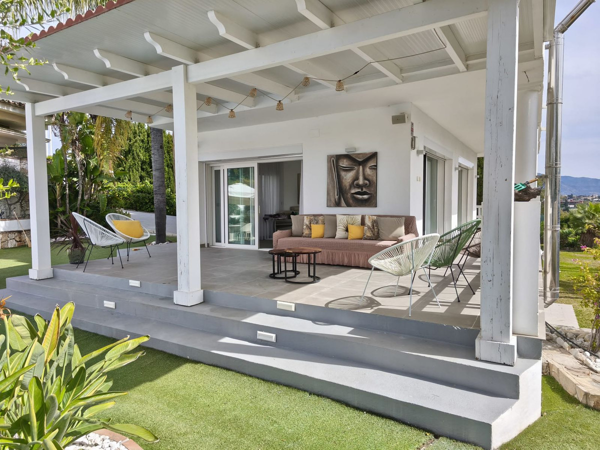 Villa for rent in Atalaya, Estepona East