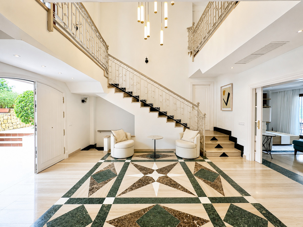 Villa for rent in El Rosario, Marbella East