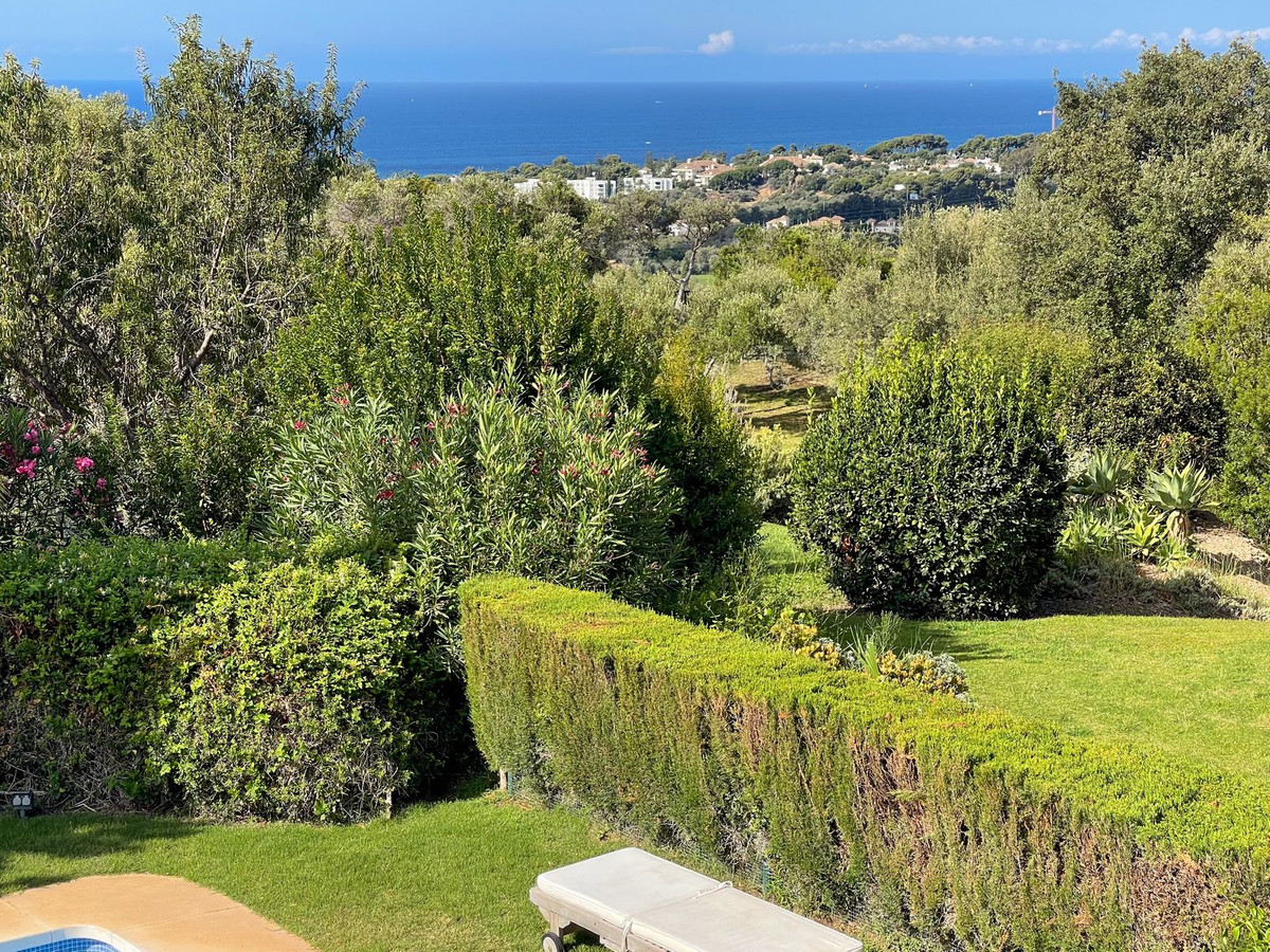 Villa for rent in El Rosario, Marbella East