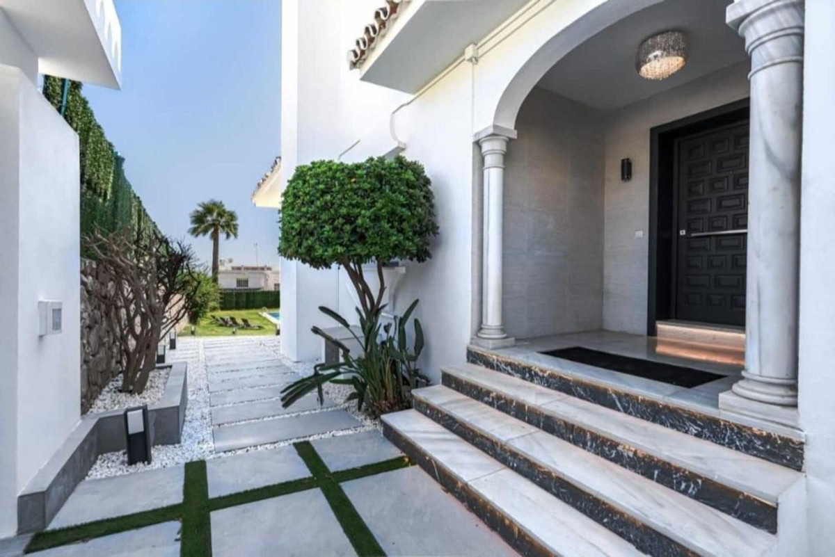 Villa for rent in Nueva Andalucia, Marbella