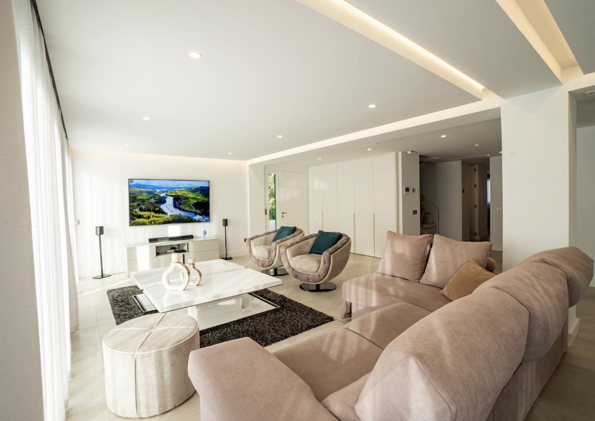 Villa for rent in Nueva Andalucia, Marbella