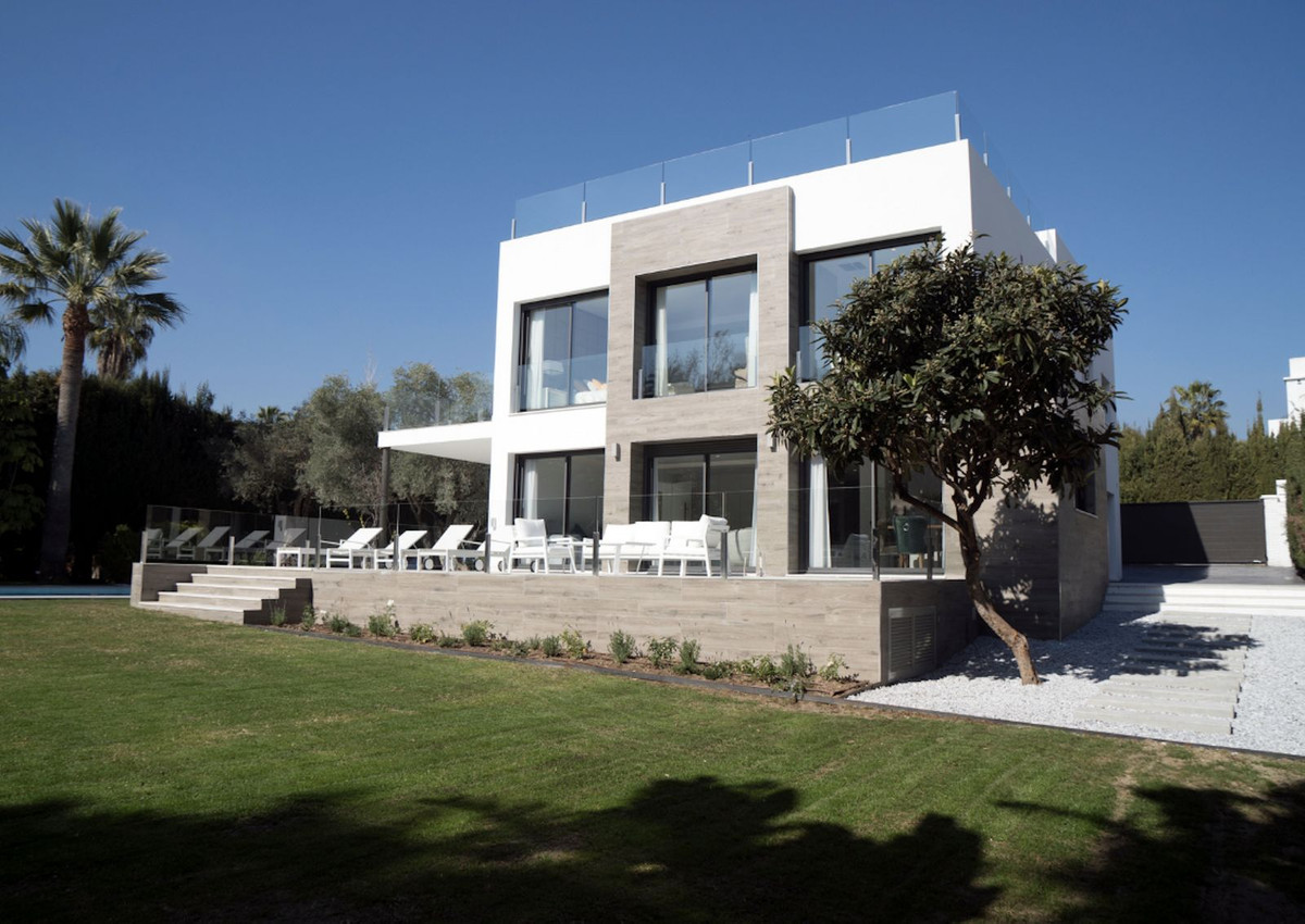 Villa for rent in Nueva Andalucia, Marbella