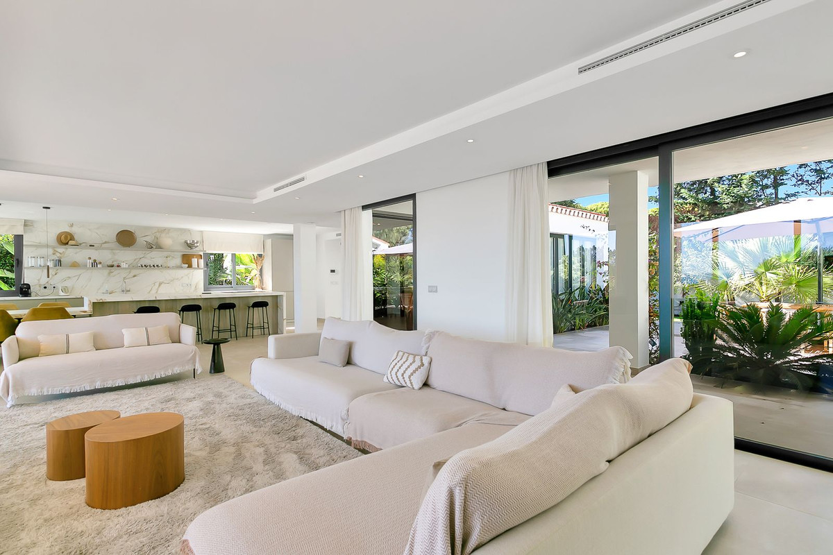 Villa for rent in Cabopino, Marbella East