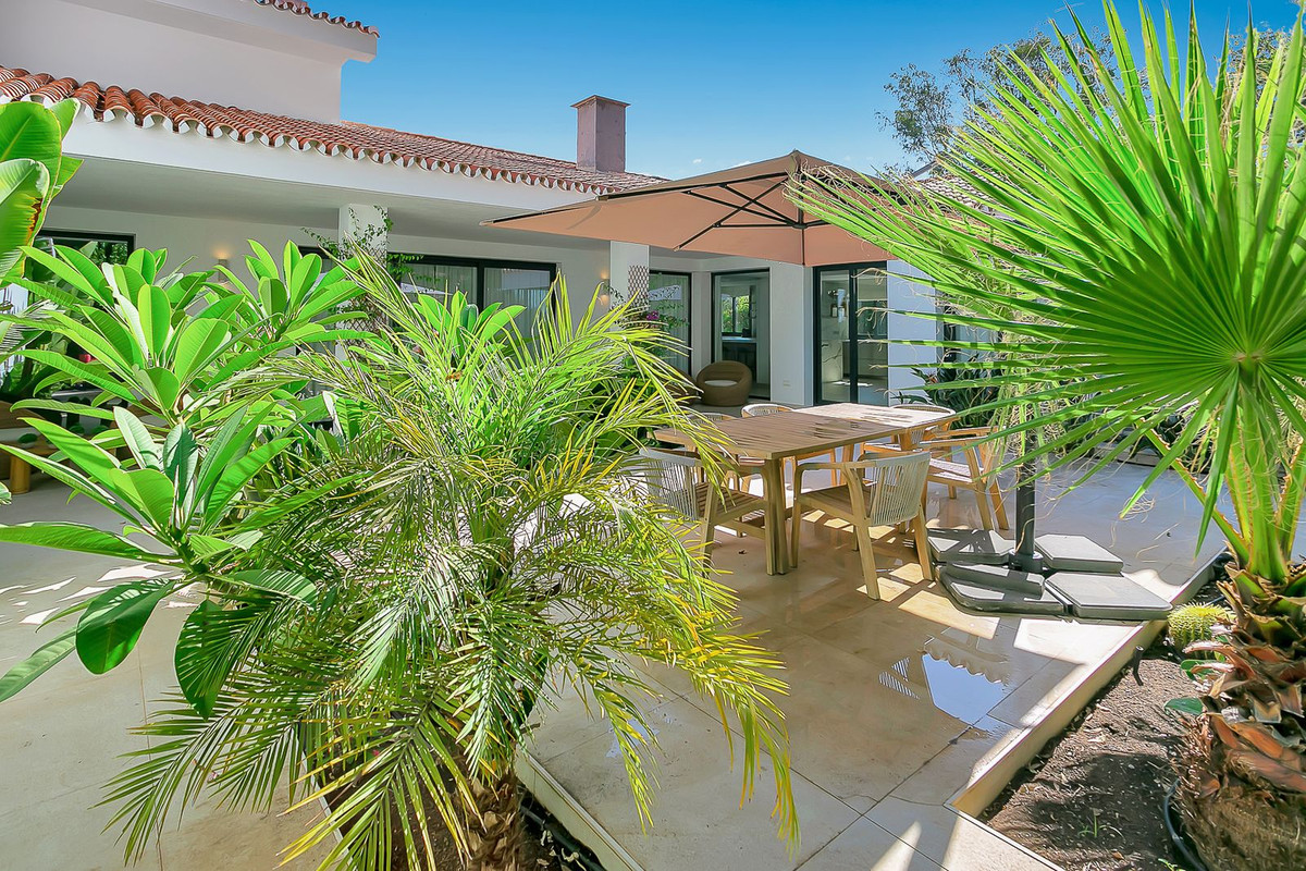 Villa for rent in Cabopino, Marbella East