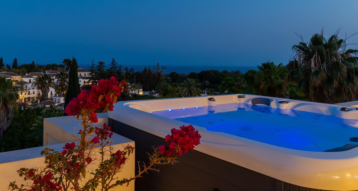Penthouse for short term rent in Marbella Golden Mile