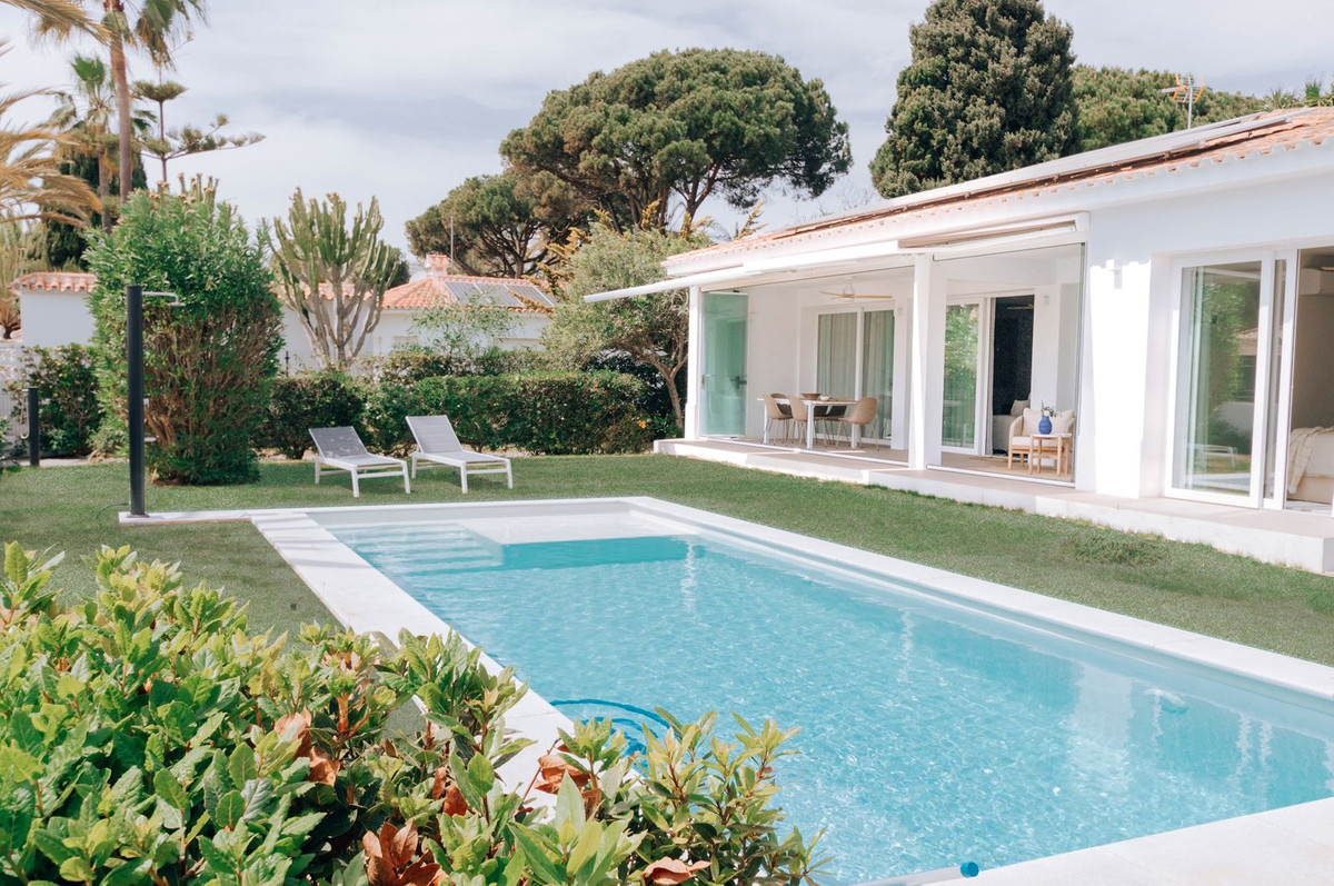 Villa for short term rent in Marbesa, Marbella East