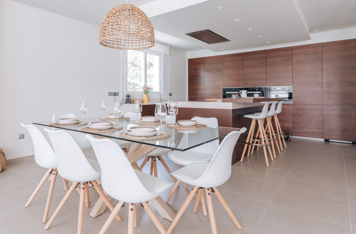 Villa for short term rent in Marbesa, Marbella East