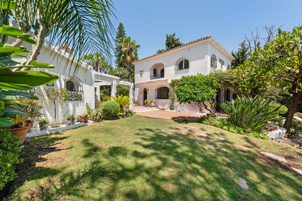 Villa for rent in Nueva Andalucia, Marbella