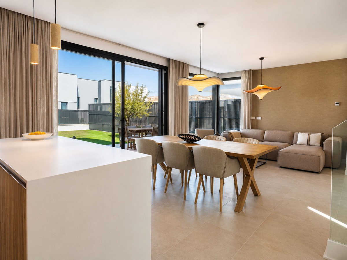 Town House for long term rent in Atalaya, Estepona East
