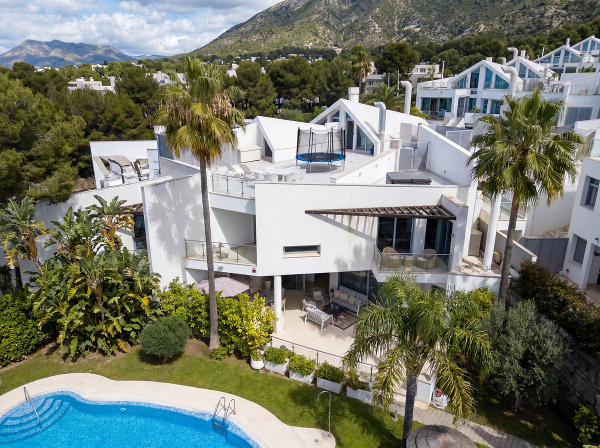 Semi Detached Villa for rent in Marbella Golden Mile