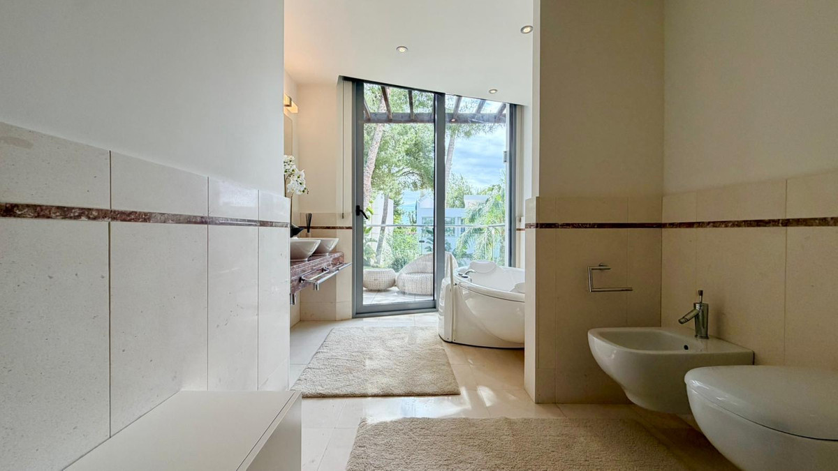 Semi Detached Villa for rent in Marbella Golden Mile