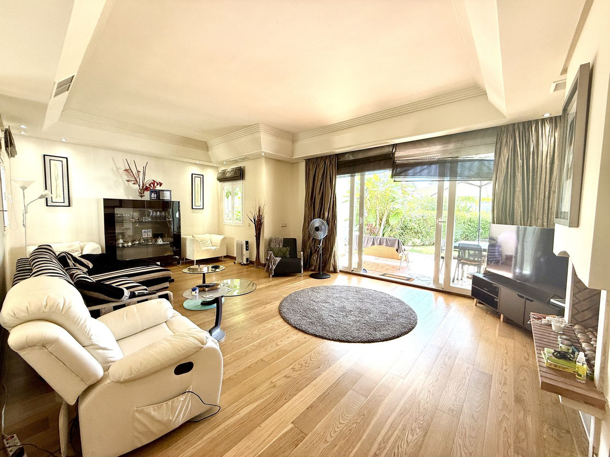 Town House for rent in Costalita, Estepona East