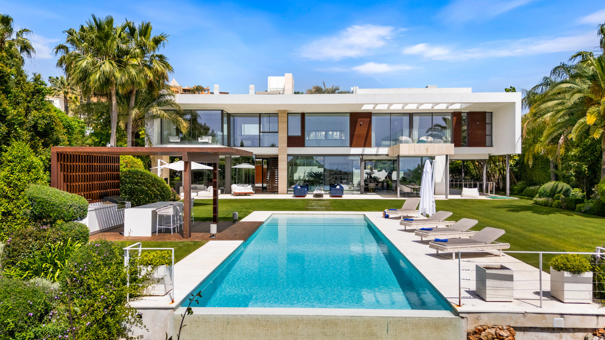 Villa for rent in Nueva Andalucia, Marbella