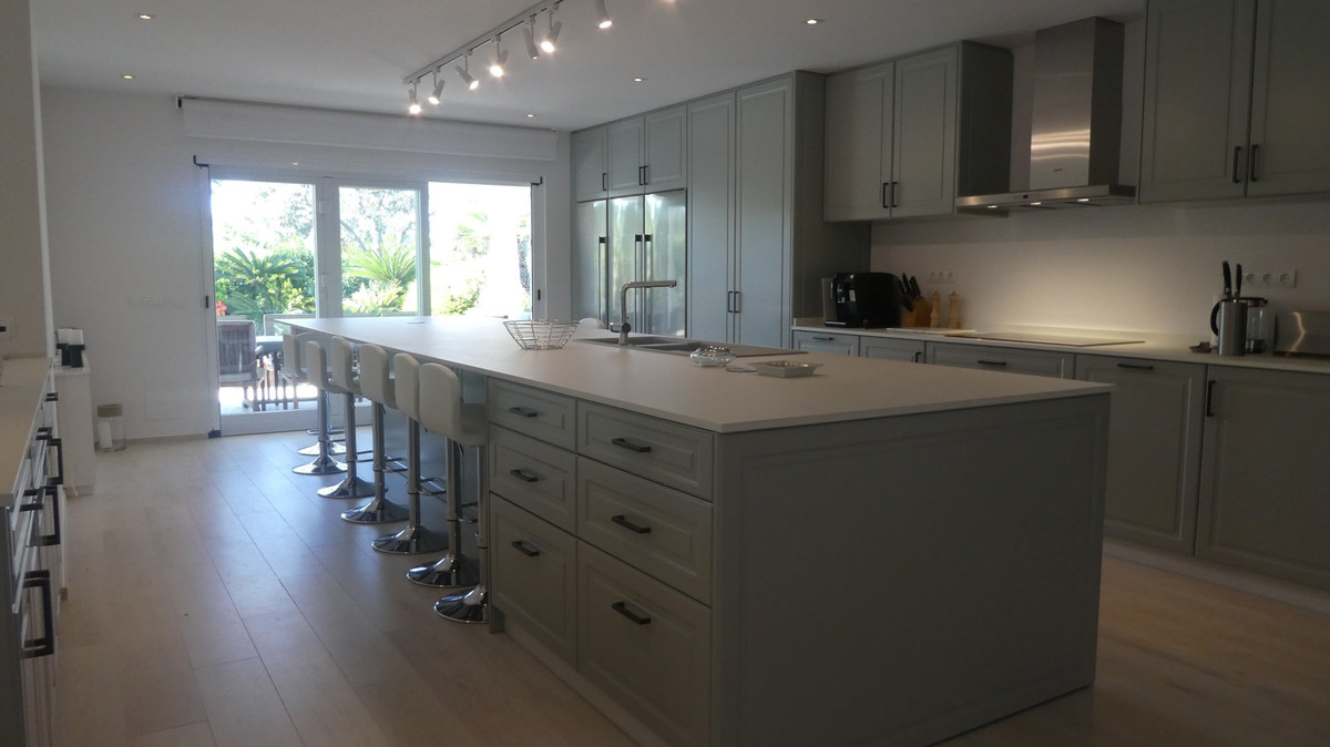 Villa for rent in Estepona