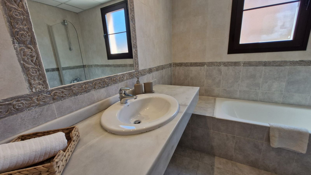 Ground Floor Apartment for long term rent in Benahavis