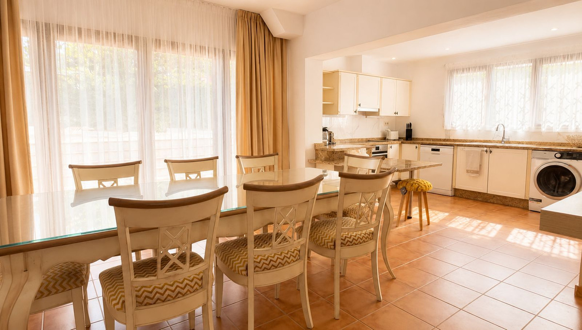 Villa for long term rent in Paraiso Alto, Benahavis