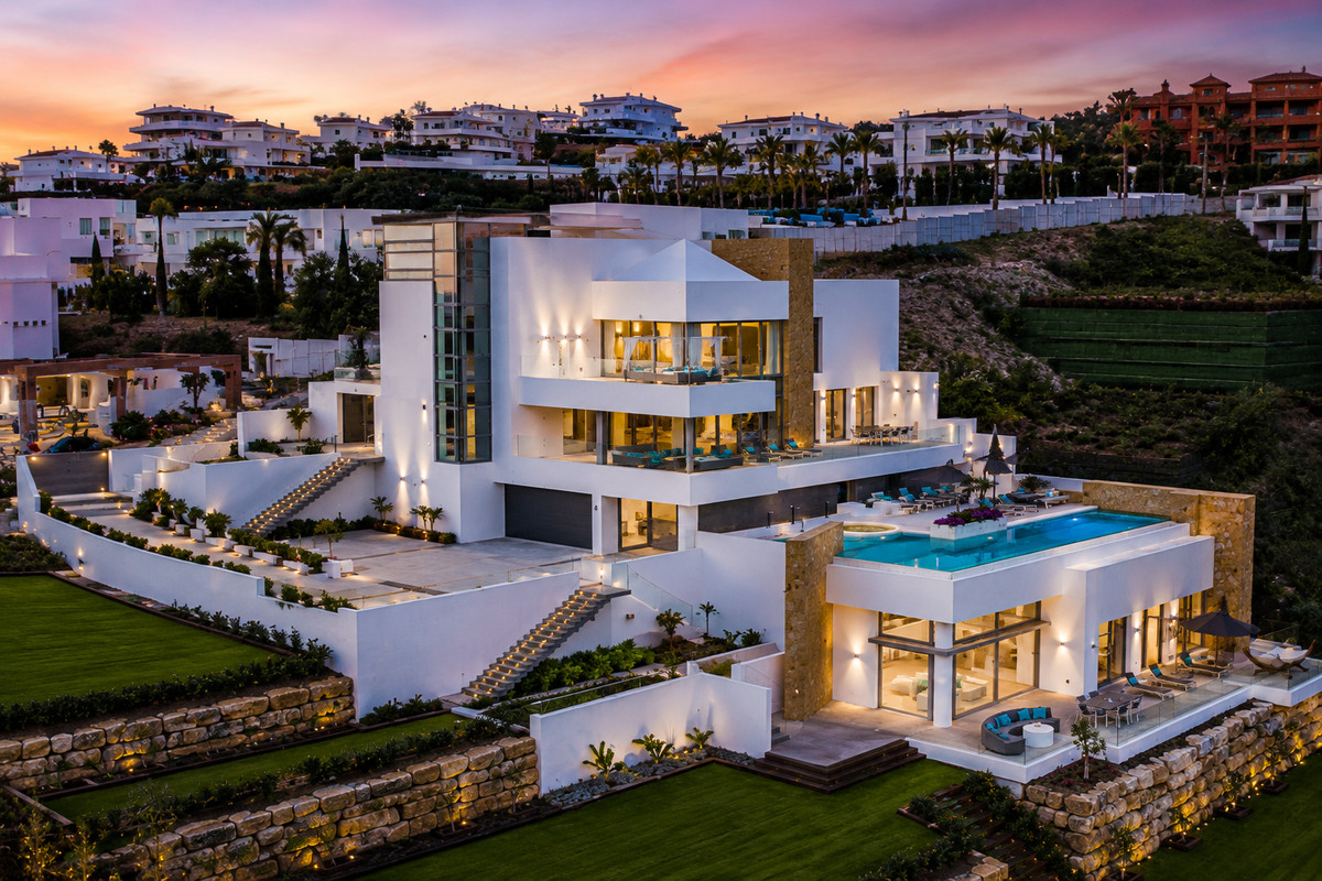 Villa for short term rent in Los Flamingos, Benahavis