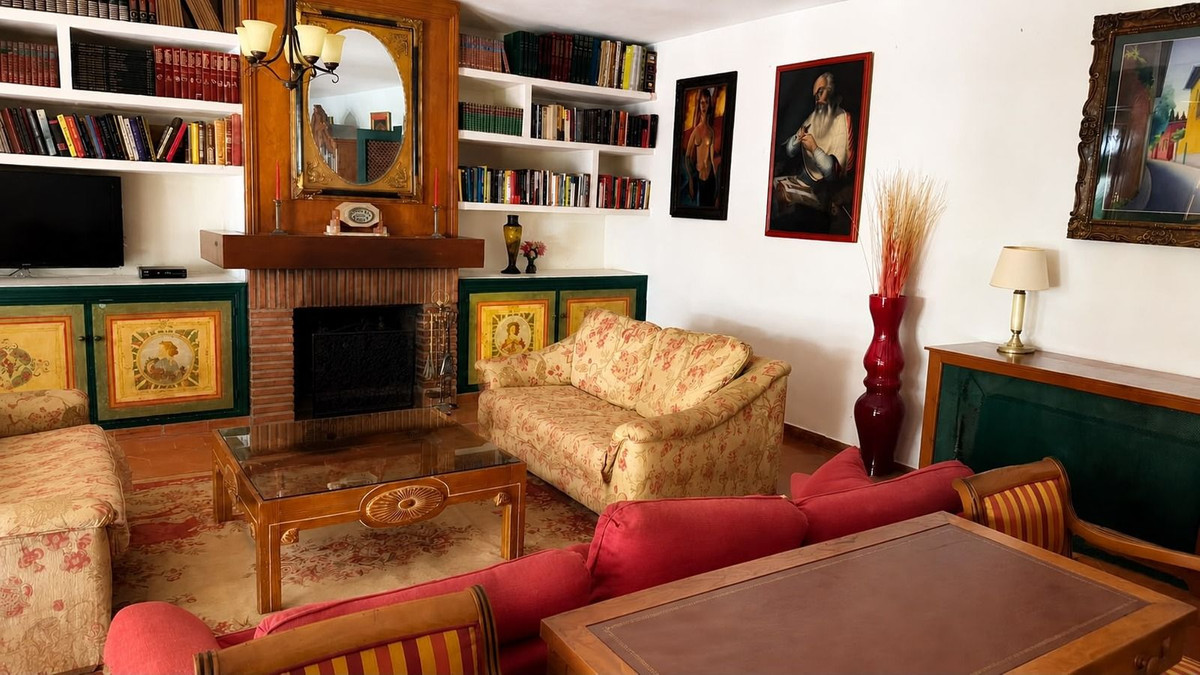 Villa for long term rent in Marbella