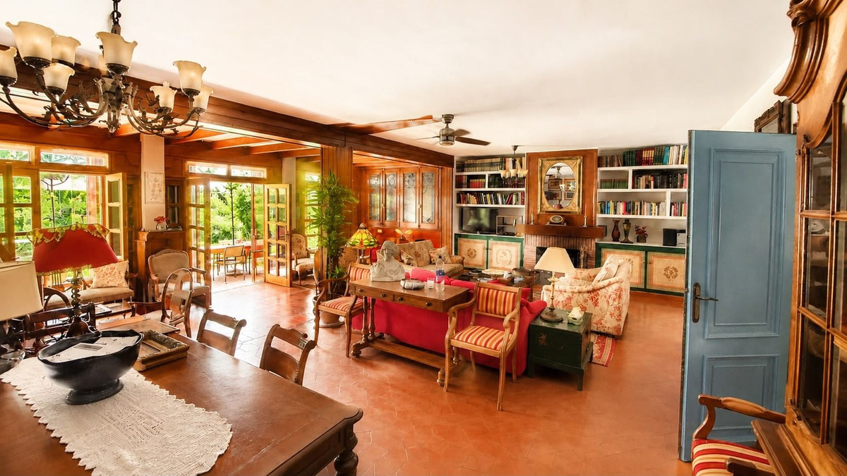 Villa for long term rent in Marbella